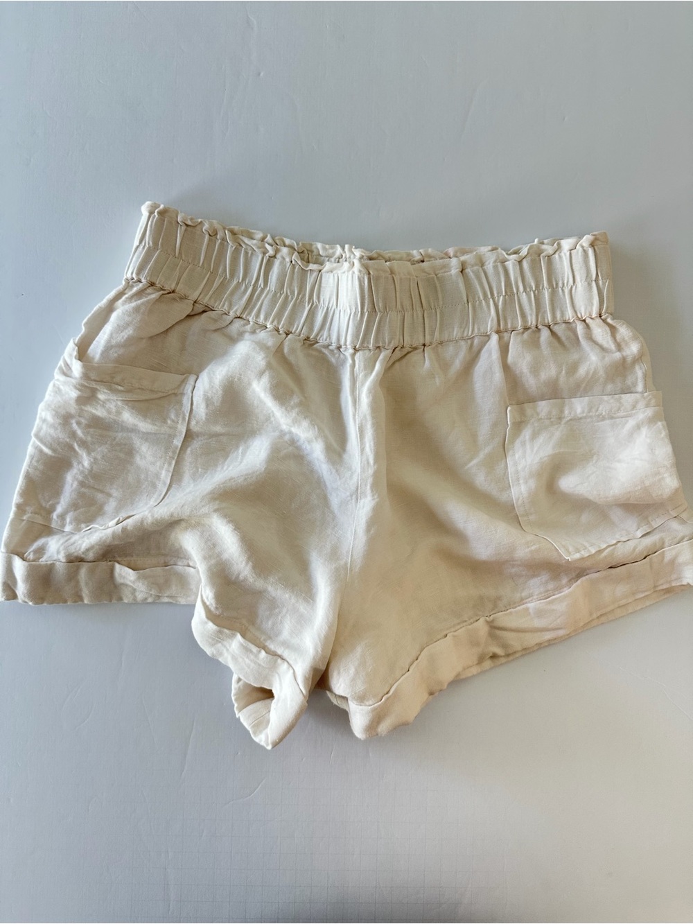 Show Me Your Mumu Women’s Cream Colored Stretchy Waist Linen Shorts Size Medium